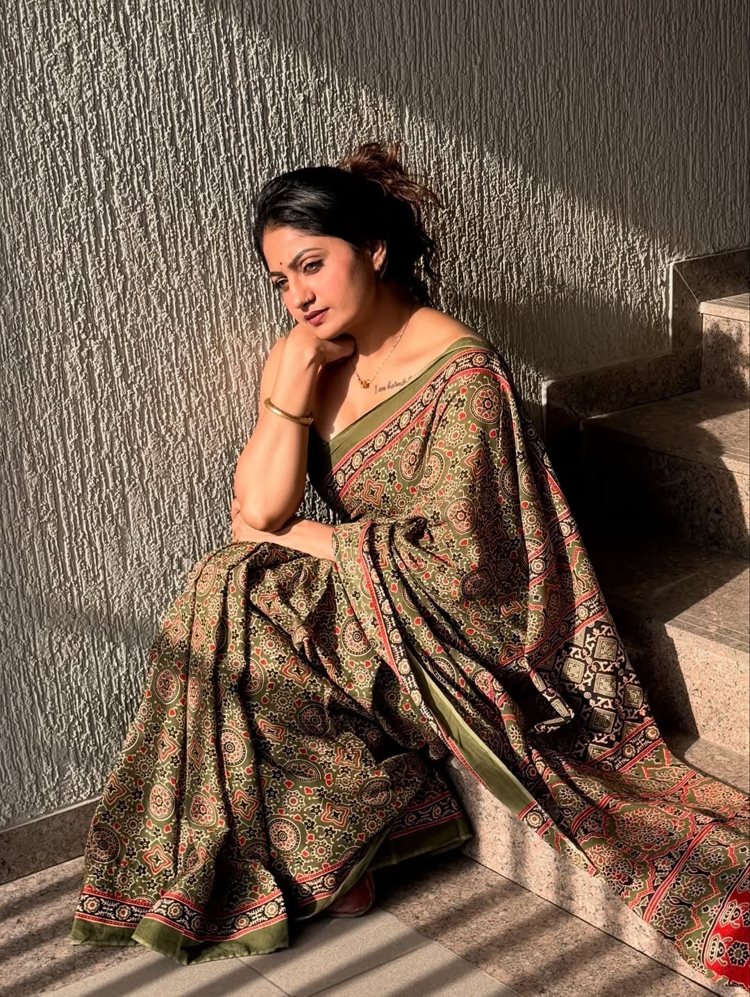 Trending mahedi colour design saree