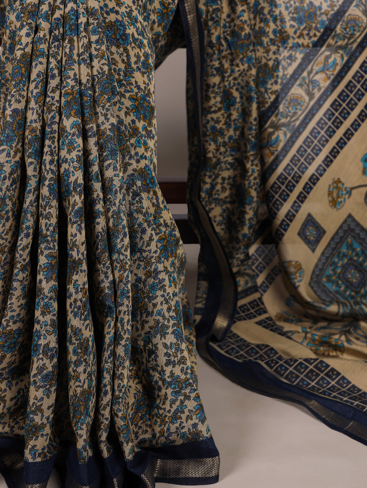 Where tradition meets comfort—this Chanderi cotton saree is all about lightweight luxury and lasting style ✨🍁