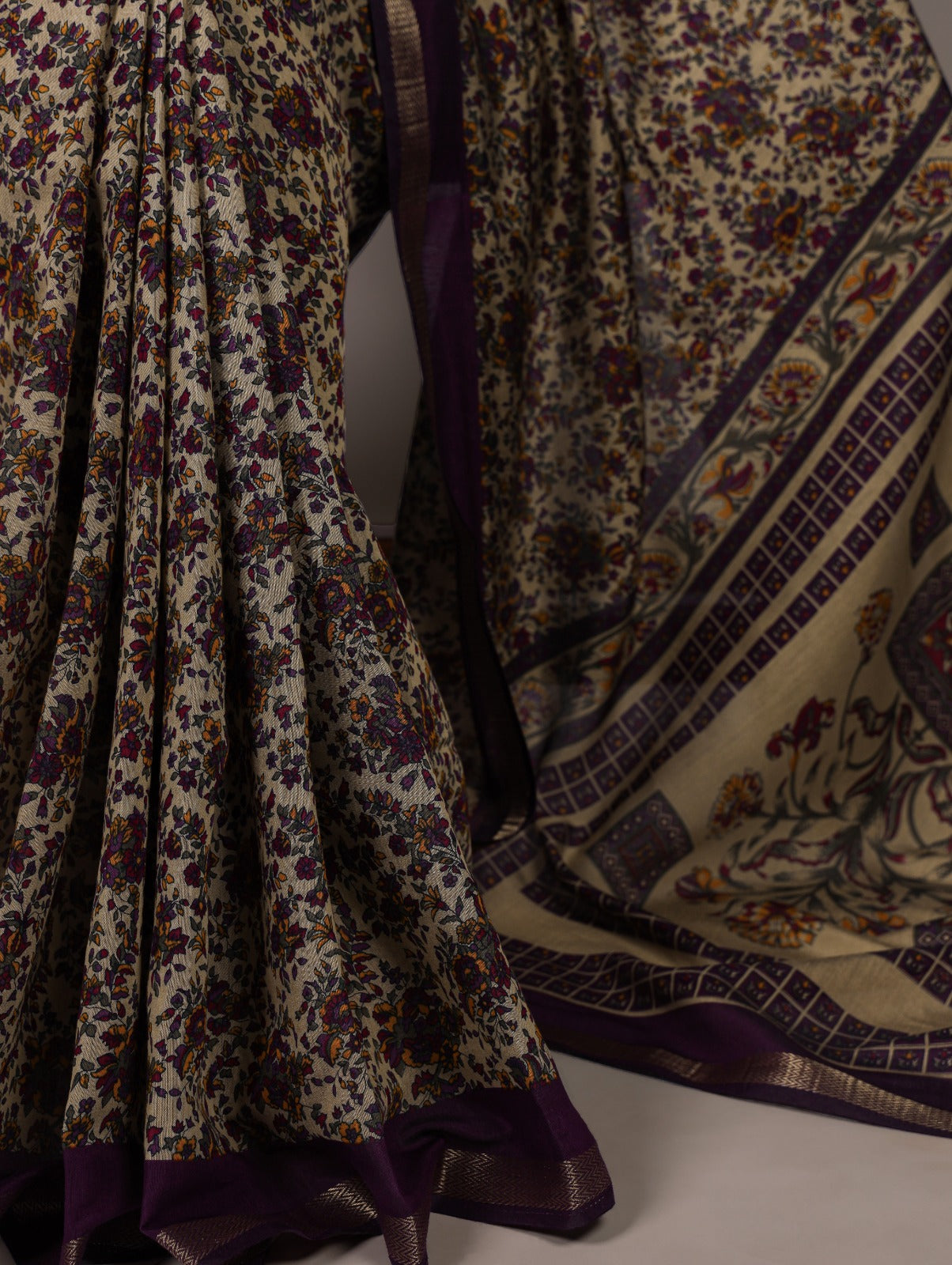 Where tradition meets comfort—this Chanderi cotton saree is all about lightweight luxury and lasting style ✨🍁
